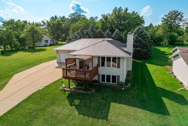 $265,000 | 1726 Baintree Road, Lake Summerset, IL 61019