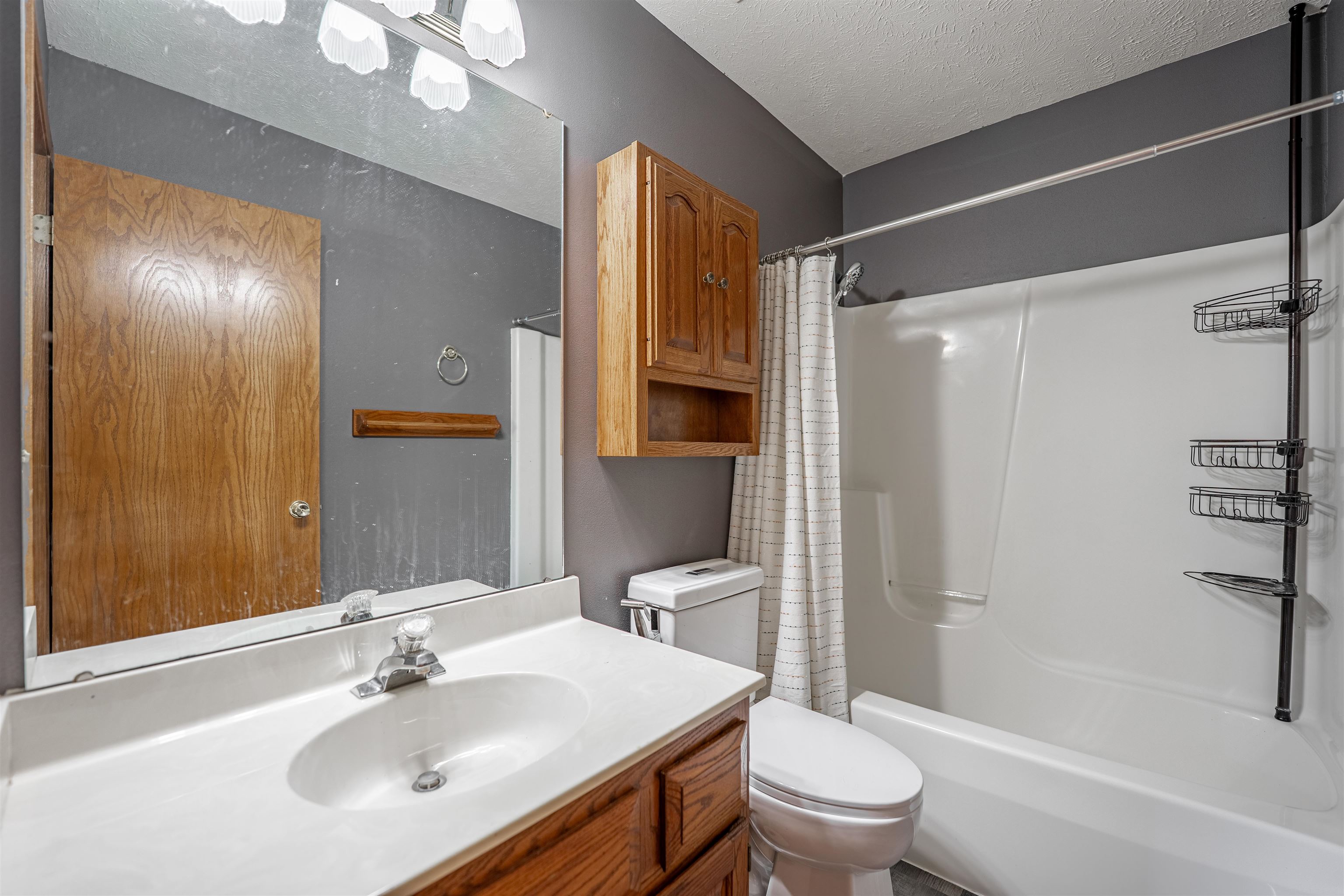 1726 Baintree Road Lake Summerset, IL 61019 - Photo 18 of 39 a bathroom with a sink toilet tub and shower