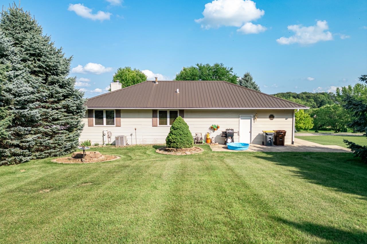 1726 Baintree Road Lake Summerset, IL 61019 - Photo 33 of 39 a front view of a house with a garden and patio
