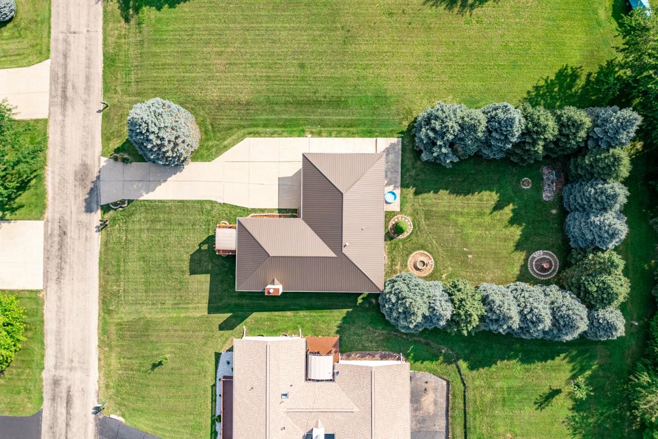1726 Baintree Road Lake Summerset, IL 61019 - Photo 5 of 39 an aerial view of a house having outdoor space