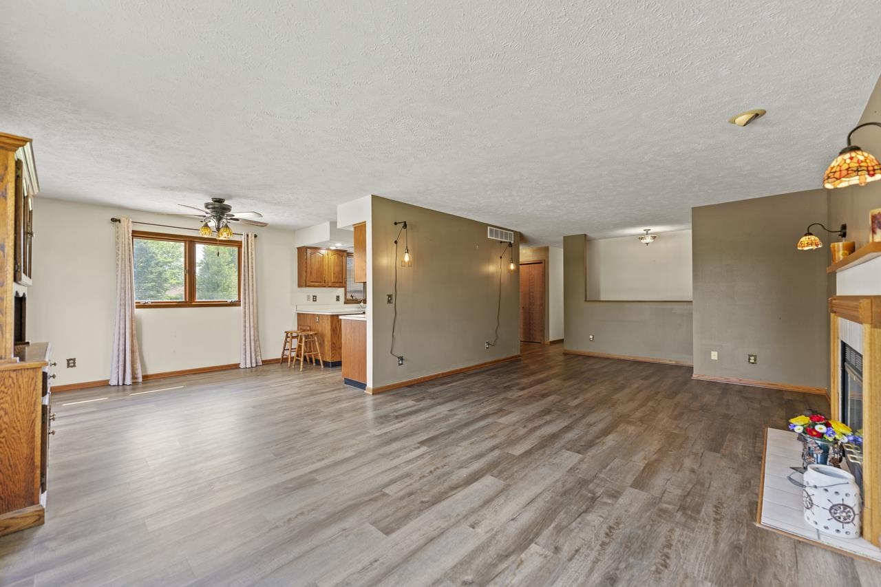 1726 Baintree Road Lake Summerset, IL 61019 - Photo 8 of 39 a view of a livingroom with wooden floor and a window