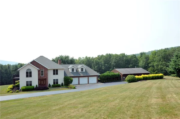 $500,000 | 111 Que Vista Drive West, Catlin, NY 14845