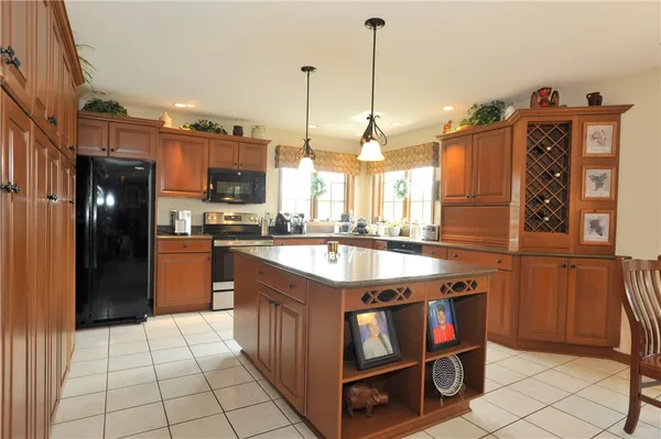 $500,000 | 111 Que Vista Drive West, Catlin, NY 14845