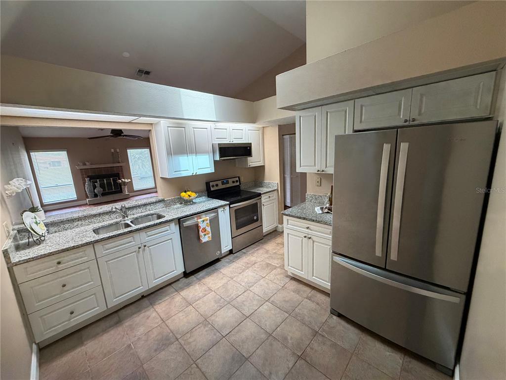 2315 Southeast 19th Circle Ocala, FL 34471 - Photo 15 of 42