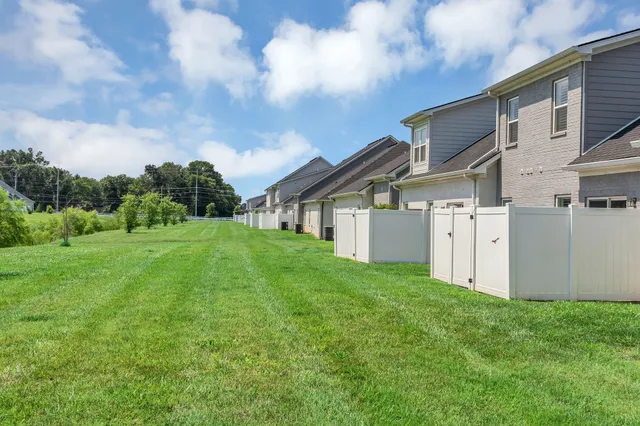 a view of a house with backyard and garden