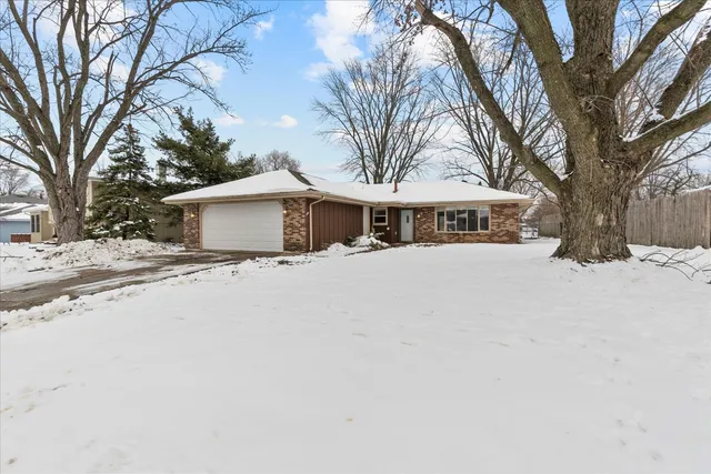 $2,200 | 1328 Timberline Drive, Joliet, IL 60431