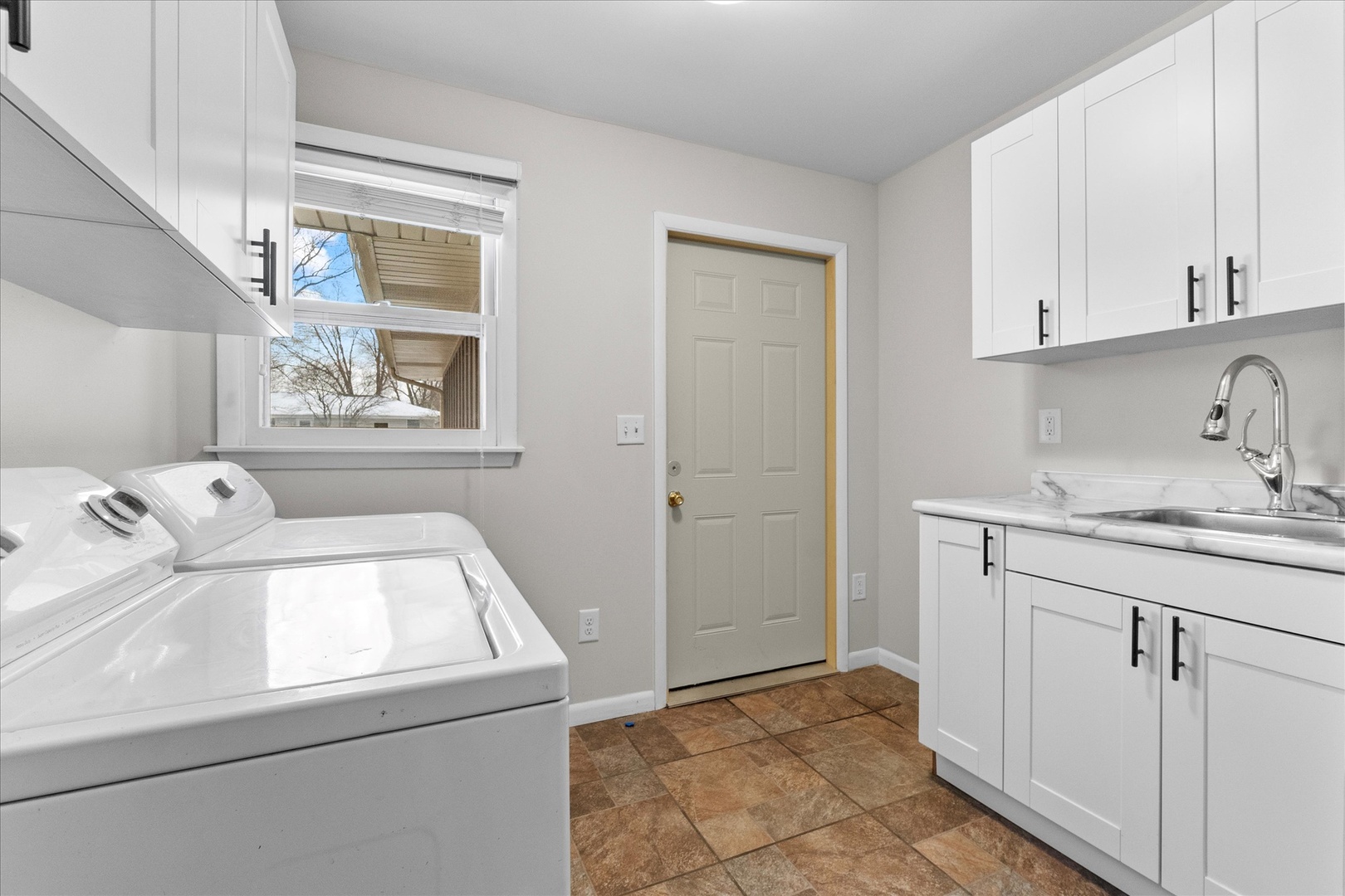 1328 Timberline Drive Joliet, IL 60431 - Photo 10 of 17