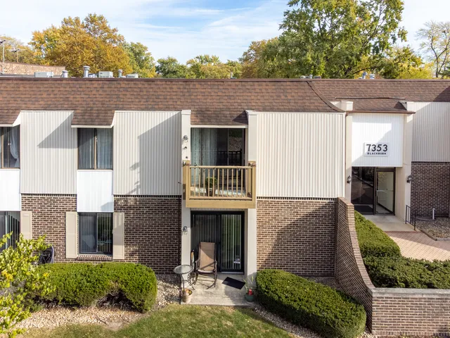 $270,000 | 7353 Blackburn Avenue, Unit K206, Downers Grove, IL 60516