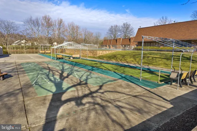 a view of an outdoor space and city view