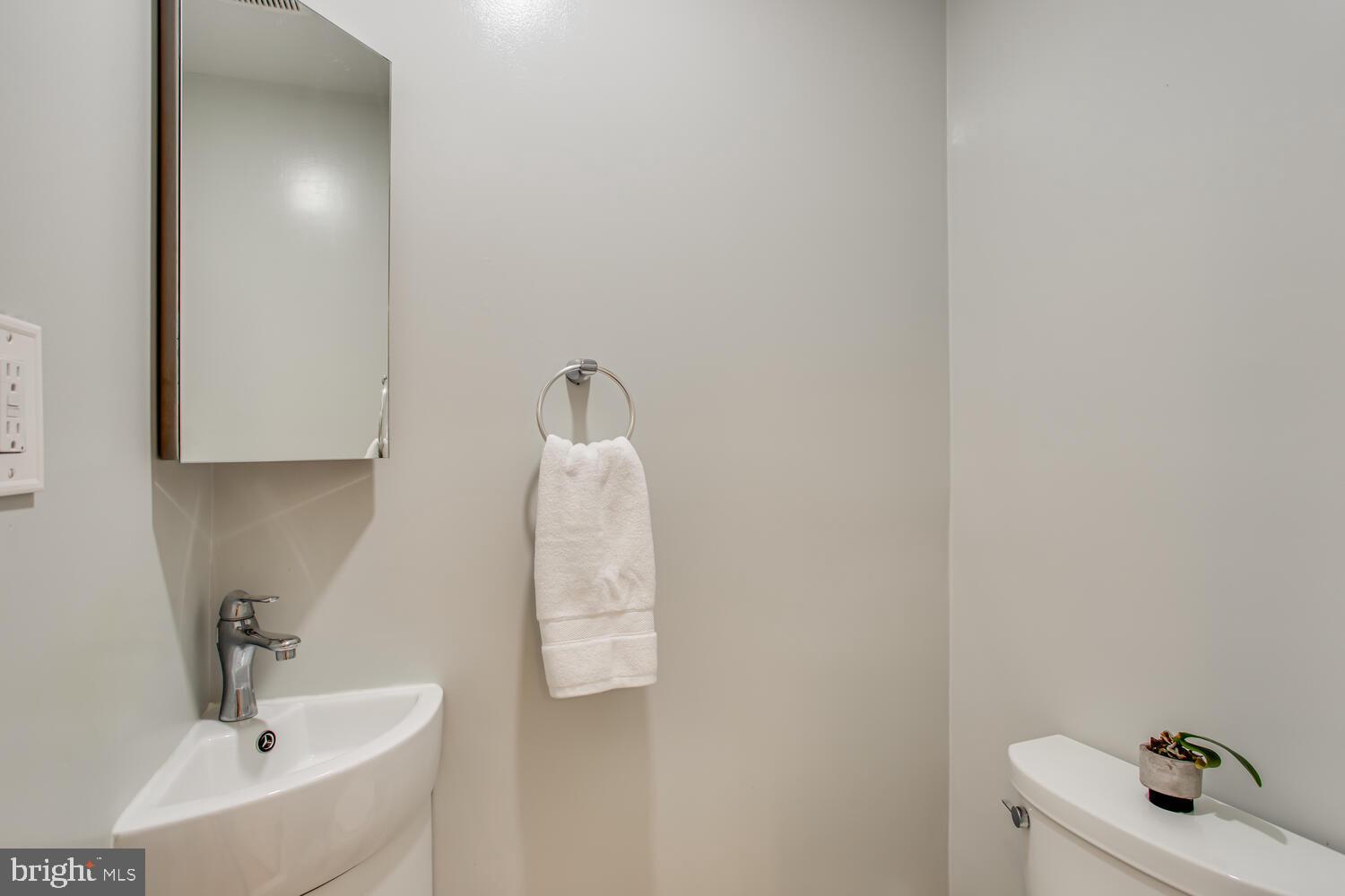 7607 Tiverton Drive Springfield, VA 22152 - Photo 11 of 25 Powder Room