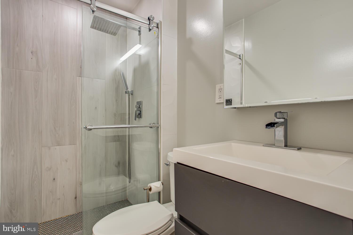 7607 Tiverton Drive Springfield, VA 22152 - Photo 15 of 25 Attached Primary Bath