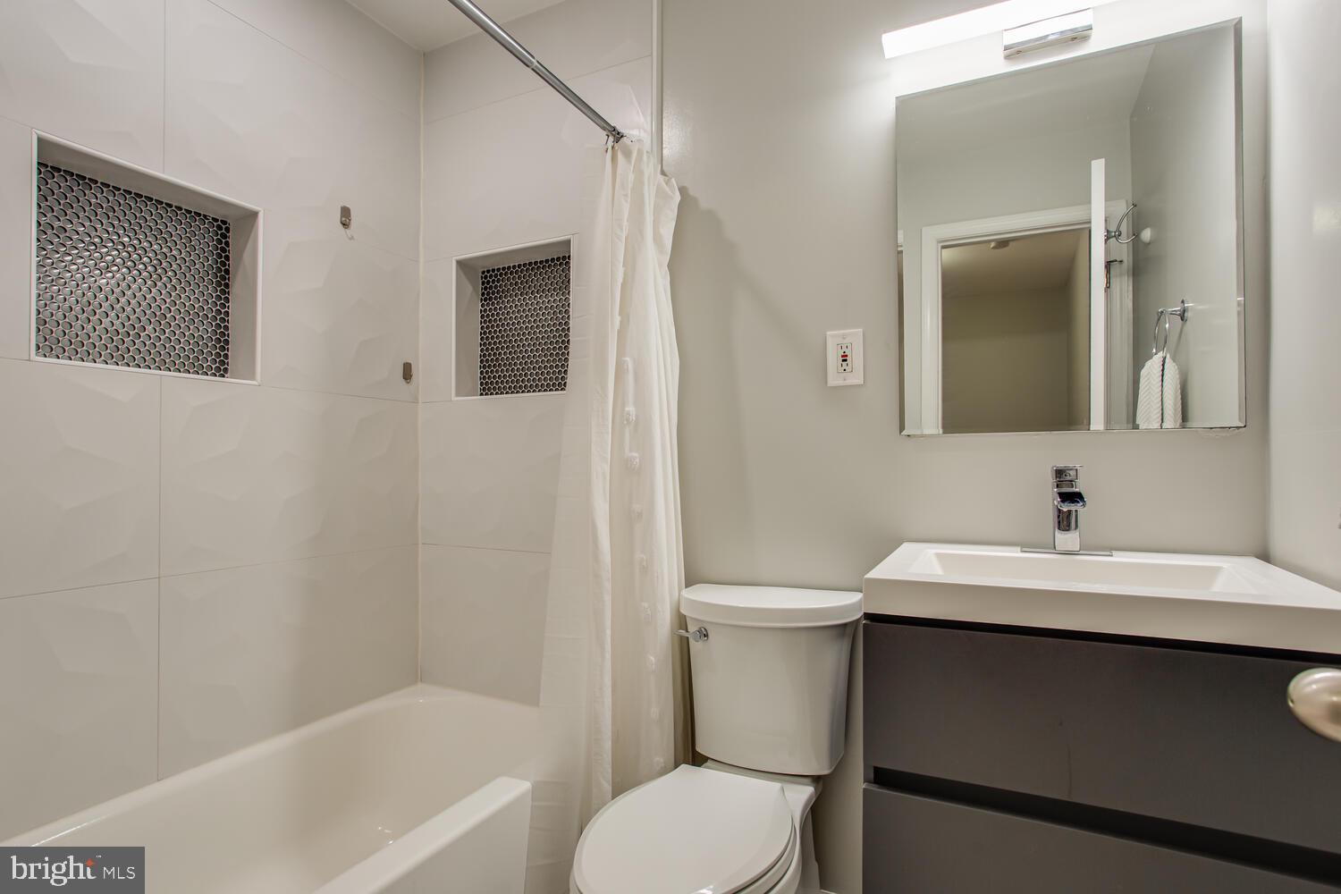 7607 Tiverton Drive Springfield, VA 22152 - Photo 20 of 25 Hall Full Bath with tub