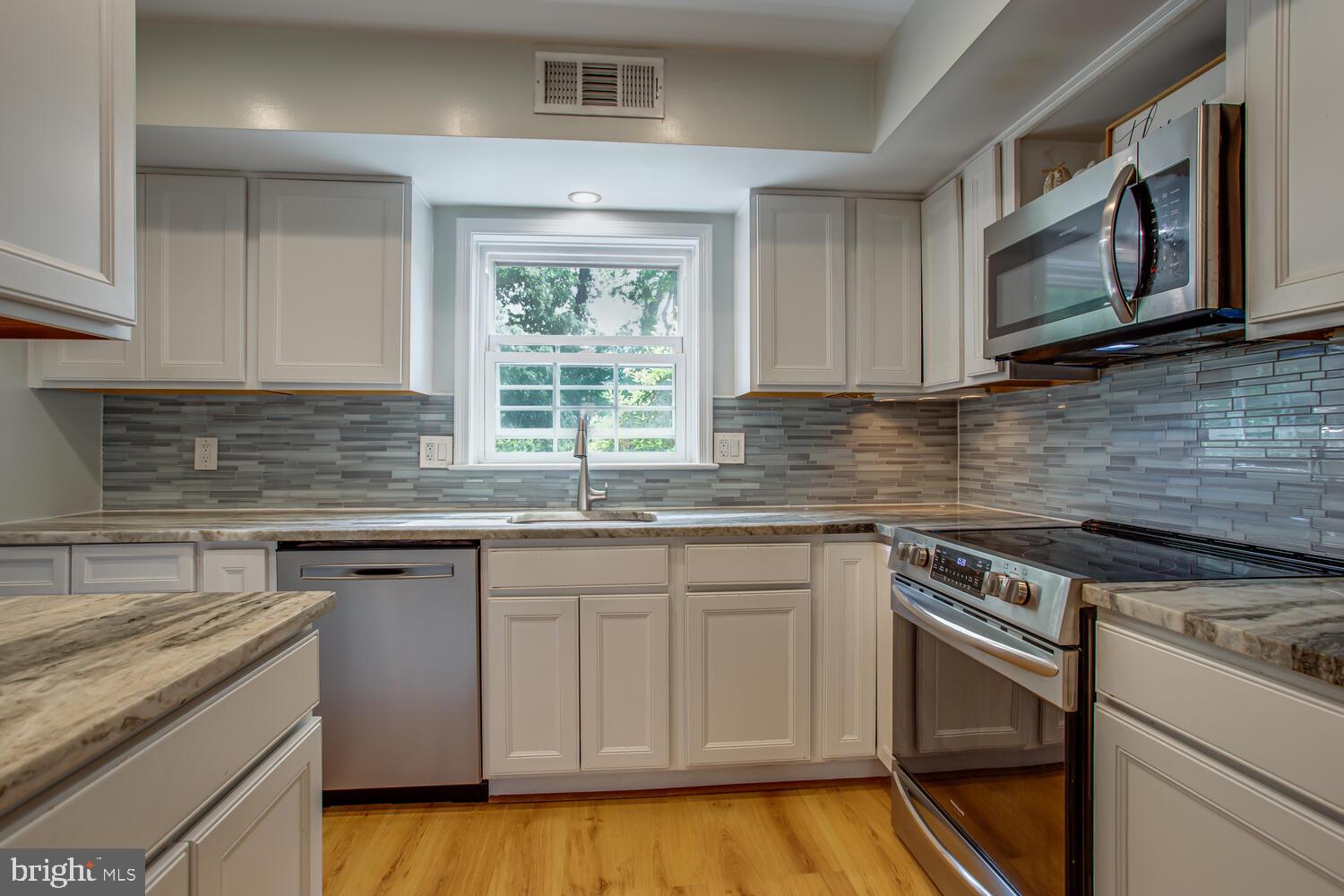 7607 Tiverton Drive Springfield, VA 22152 - Photo 3 of 25 Gorgeous Kitchen
