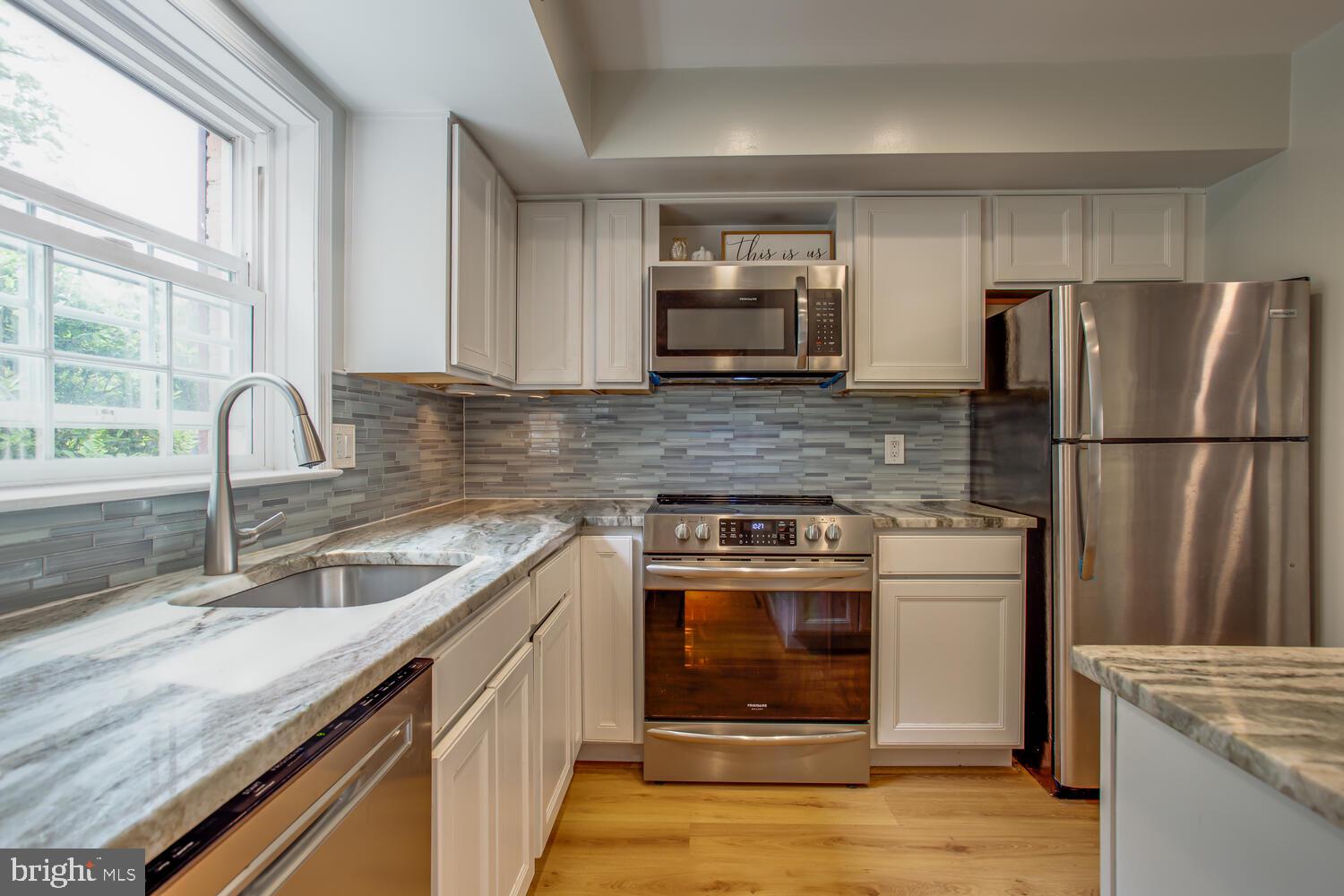 7607 Tiverton Drive Springfield, VA 22152 - Photo 5 of 25