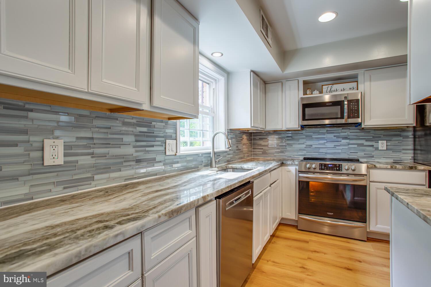 7607 Tiverton Drive Springfield, VA 22152 - Photo 6 of 25