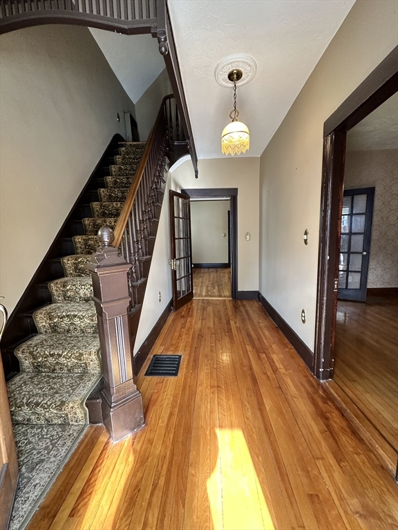 19 Mckinley Road Worcester, MA 01605 - Photo 3 of 34 Gallery Image 3