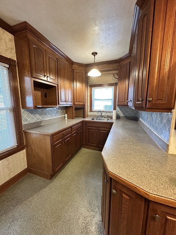 19 Mckinley Road Worcester, MA 01605 - Photo 5 of 34 Gallery Image 5