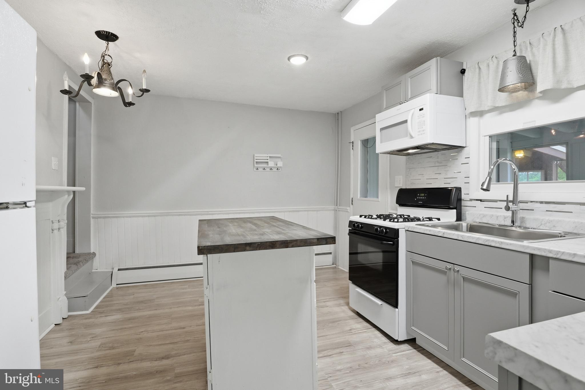 105 East Maple Street Dallastown, PA 17313 - Photo 13 of 54