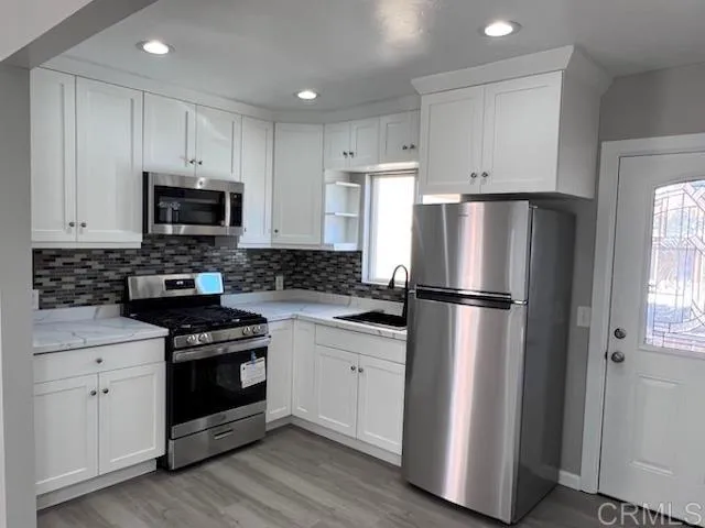 $2,595 | 129-31 Oaklawn Avenue, Unit 31, Chula Vista, CA 91910