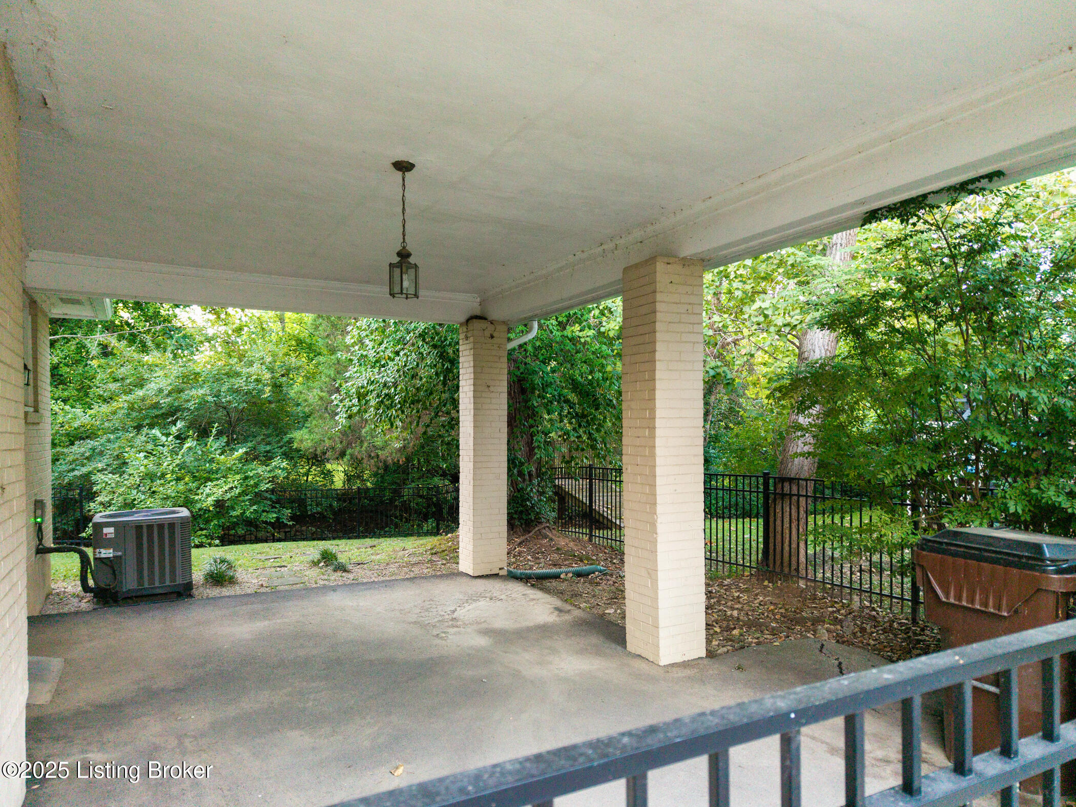 8809 Perry Road Louisville, KY 40222 - Photo 23 of 30 Exterior