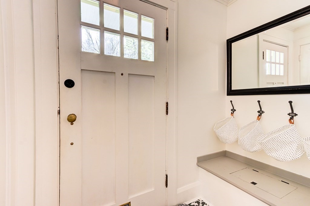109 Morningside Road Worcester, MA 01602 - Photo 3 of 42 a bathroom with a sink and a mirror