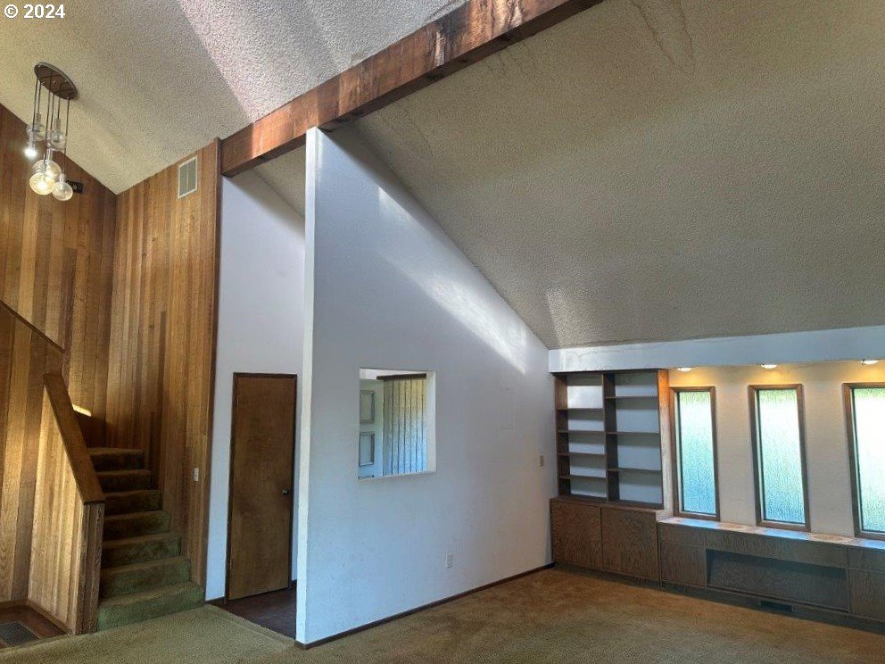 16925 Northwest 11th Avenue Ridgefield, WA 98642 - Photo 8 of 28 a view of an empty room and window