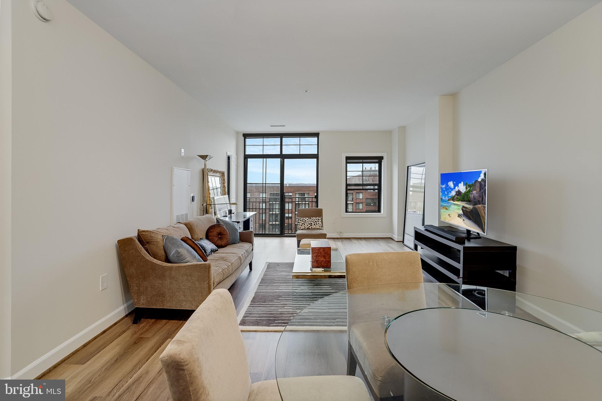 1111 25th Street Northwest, Unit 920 Washington, DC 20037 - Photo 12 of 33 Living Room