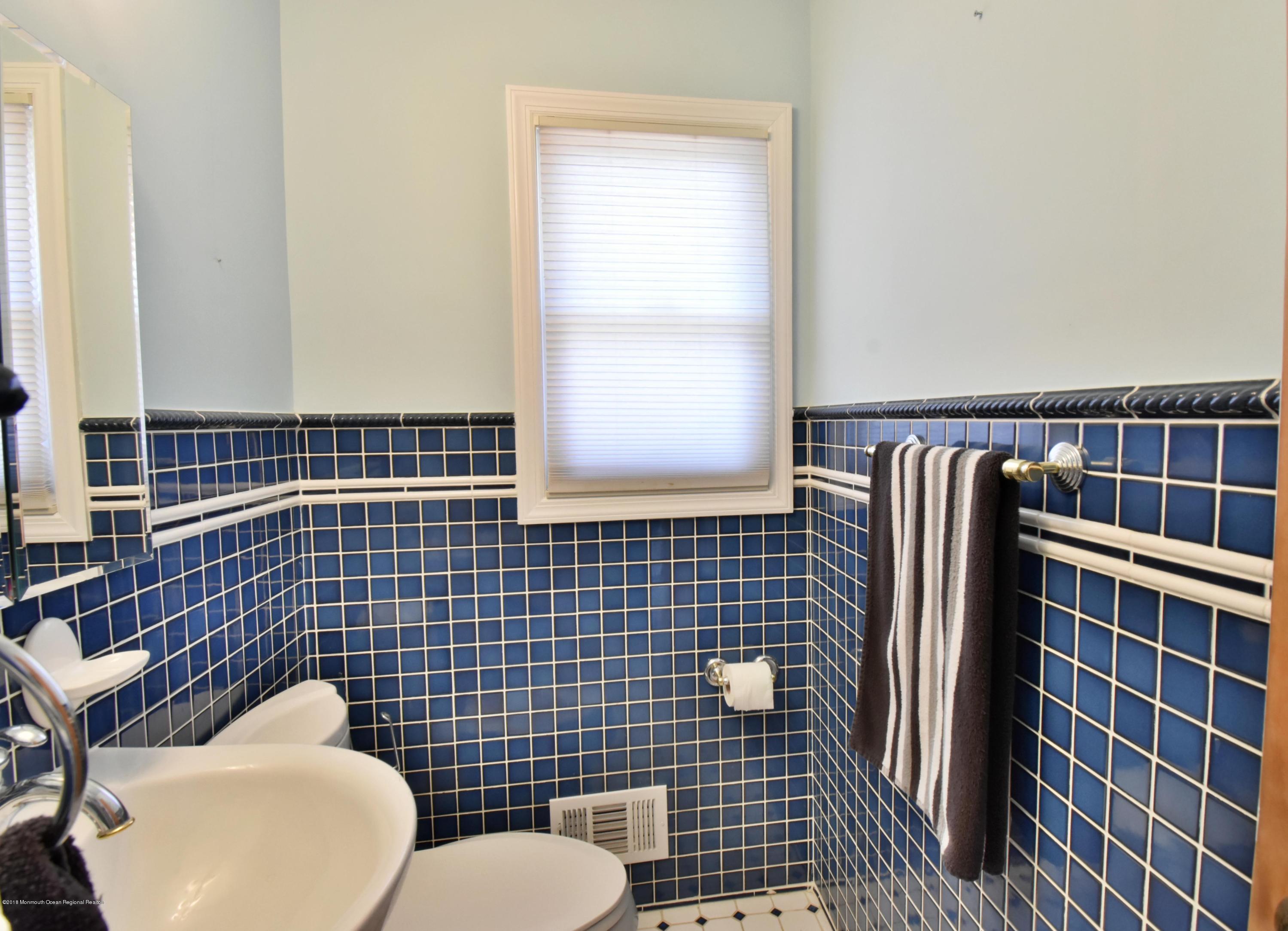 5 Harvey Road Morganville, NJ 07751 - Photo 7 of 22 Powder Room