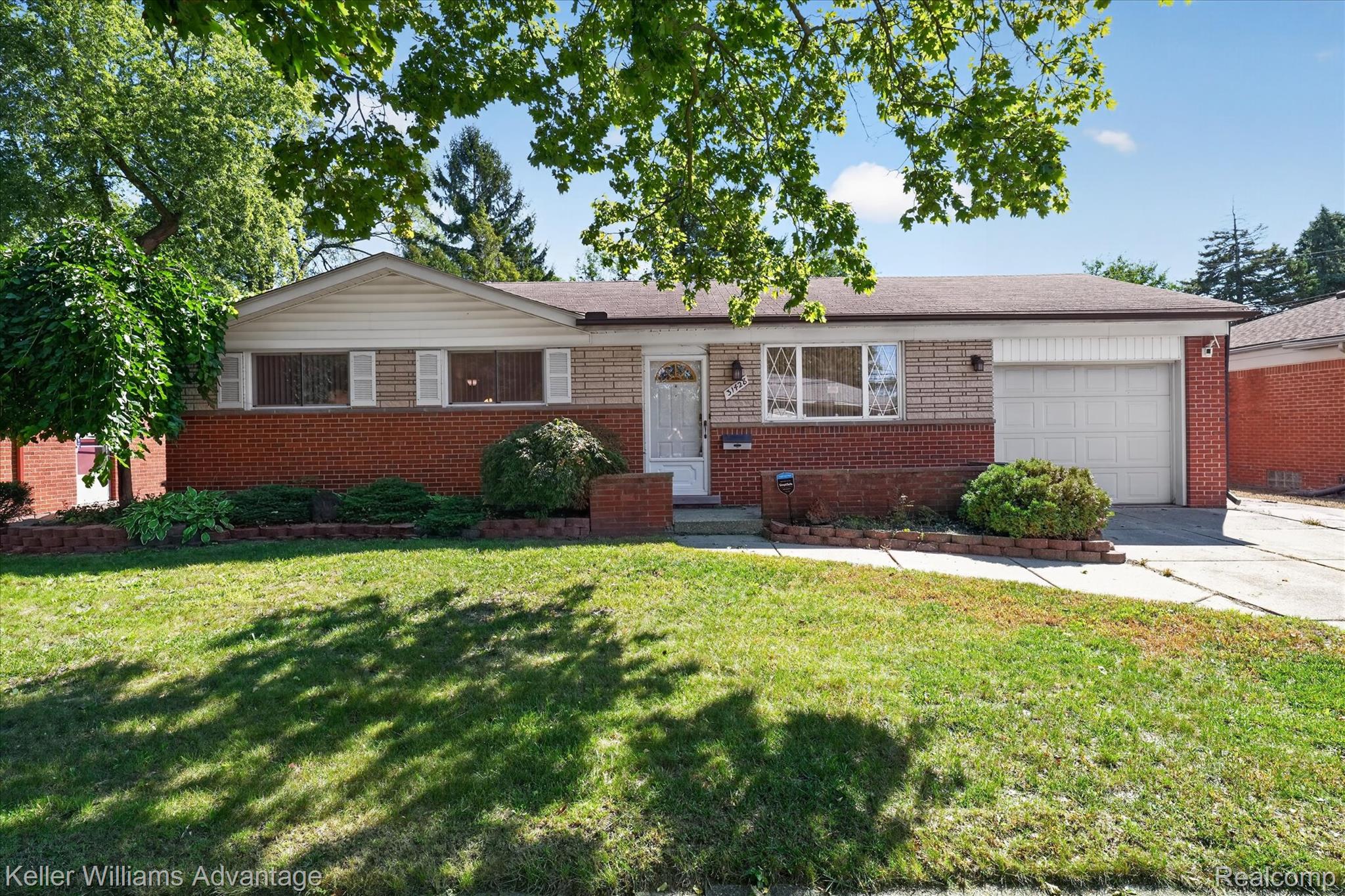 31428 Hartwick Drive Warren, MI 48088 - Photo 2 of 40 03-31428-Hartwick-Dr-Warren-WindowStill.jpg