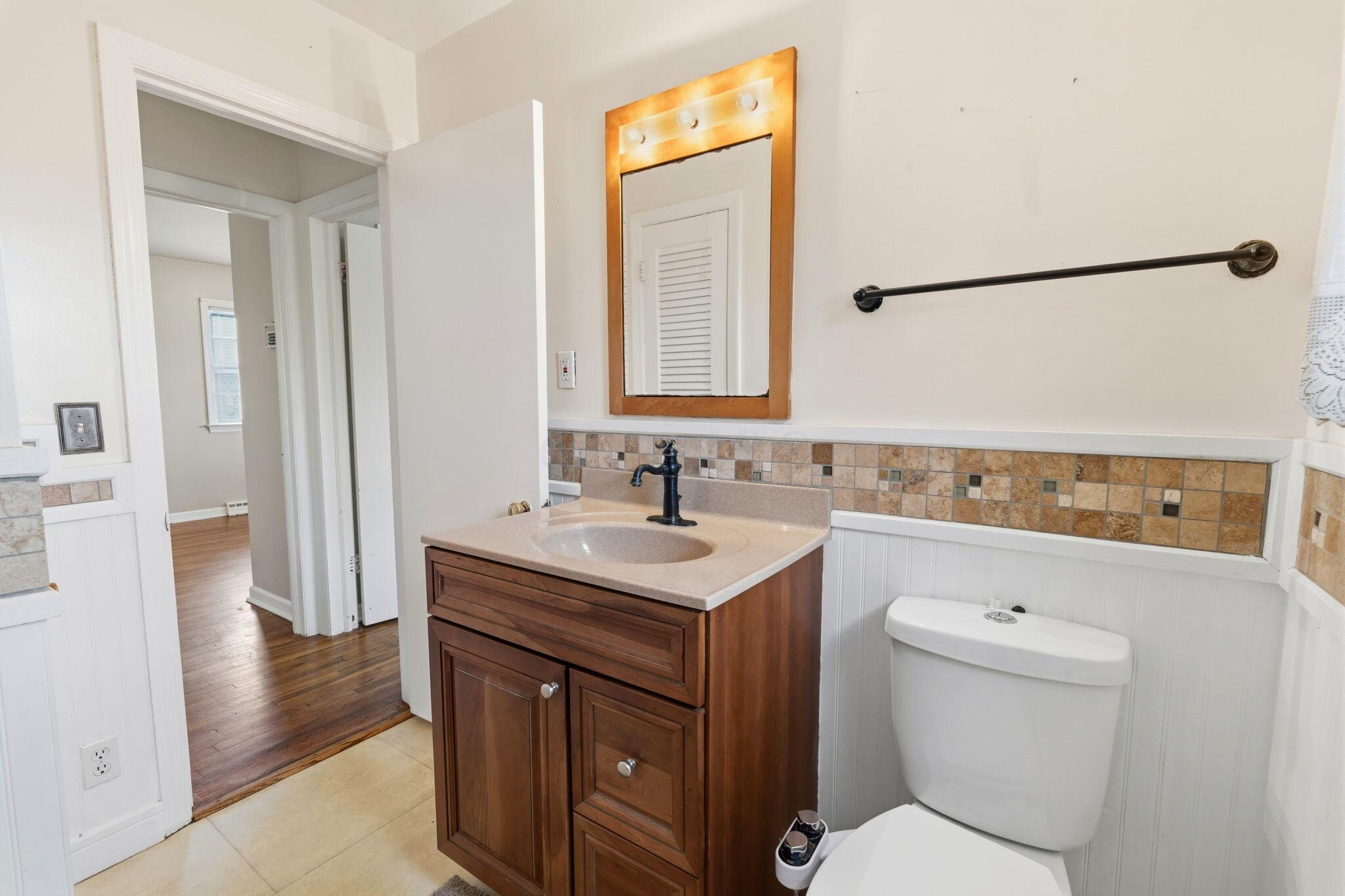 2846 Hampton Road South Columbus, OH 43232 - Photo 20 of 35 Main Level Bath