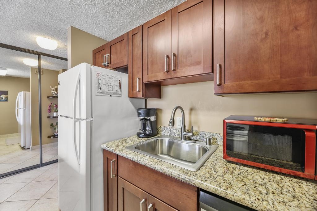 938 South Kihei Road, Unit 421 Kihei, HI 96753 - Photo 11 of 35