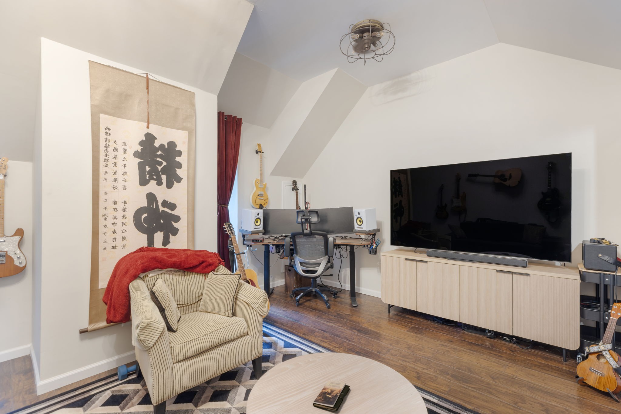 226 Pearl Street Franklin, TN 37064 - Photo 40 of 63 a living room with furniture and a flat screen tv