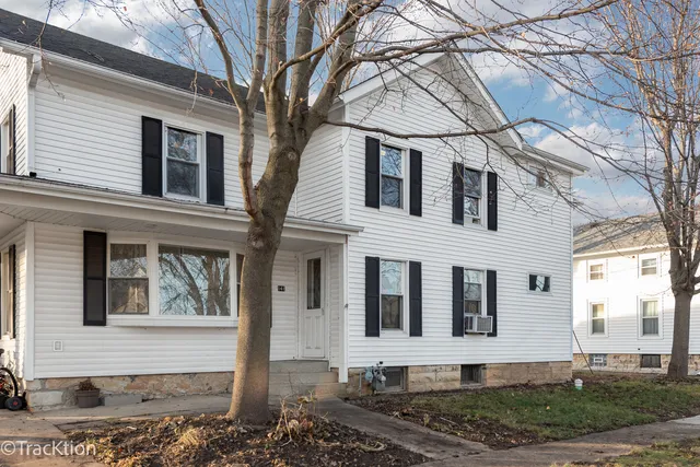 $1,850 | 141 North Garfield Street, Unit 1, Hinckley, IL 60520