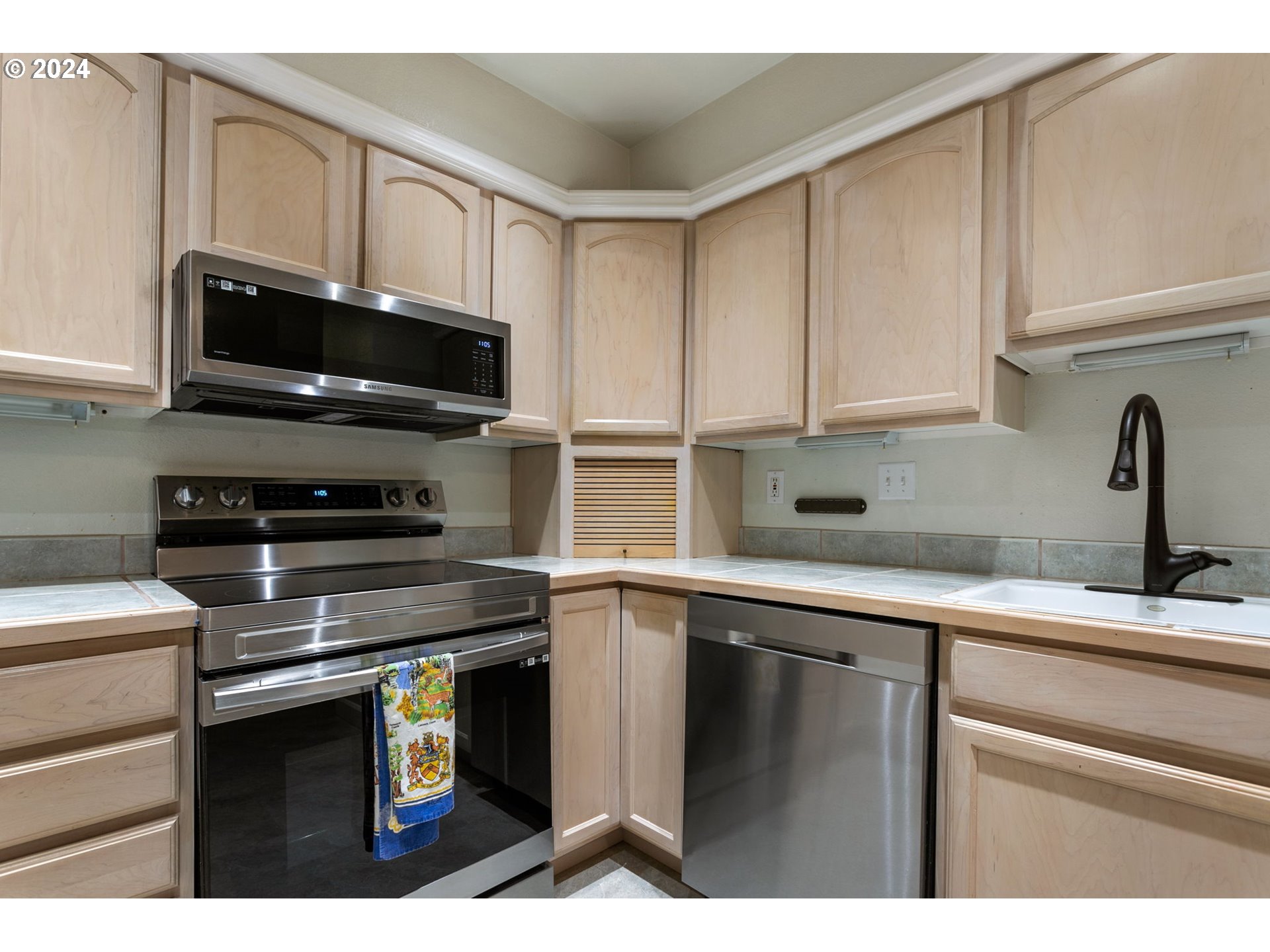 8720 Southwest Tualatin Road, Unit 122 Tualatin, OR 97062 - Photo 5 of 24 Gallery Image 5