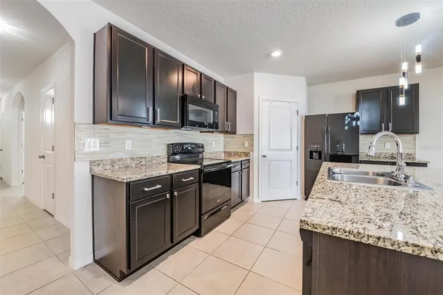 $2,400 | 10210 Golden Light Court, Riverview, FL 33578