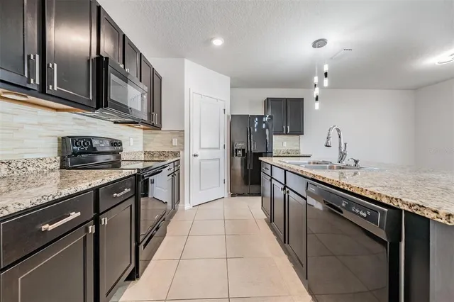 $2,400 | 10210 Golden Light Court, Riverview, FL 33578