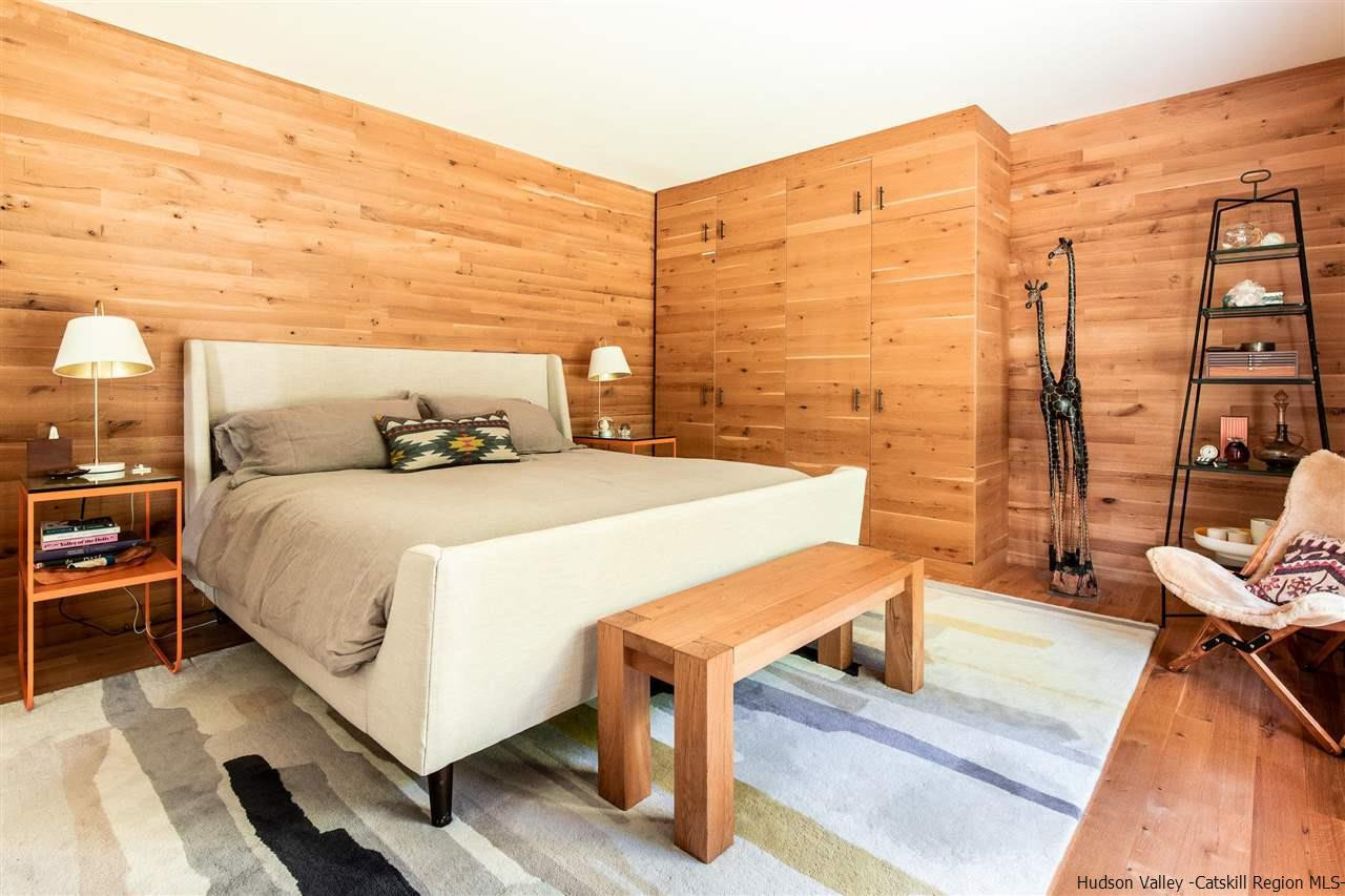 60 Ridgewood Road Kerhonkson, NY 12446 - Photo 21 of 31 a balcony with table and chairs