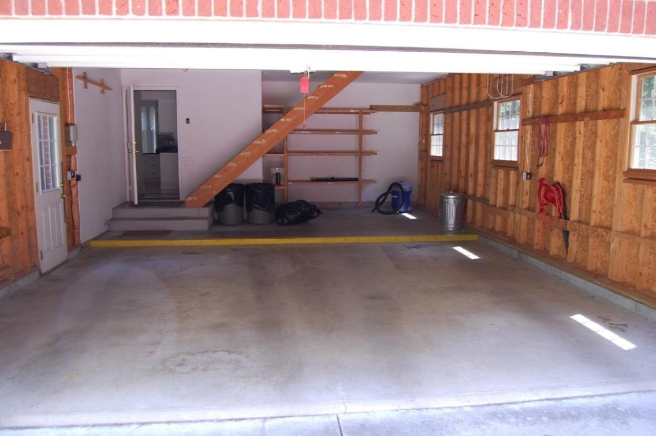 7520 River Ridge Road Canadian Lakes, MI 49346 - Photo 15 of 24 15 Garage