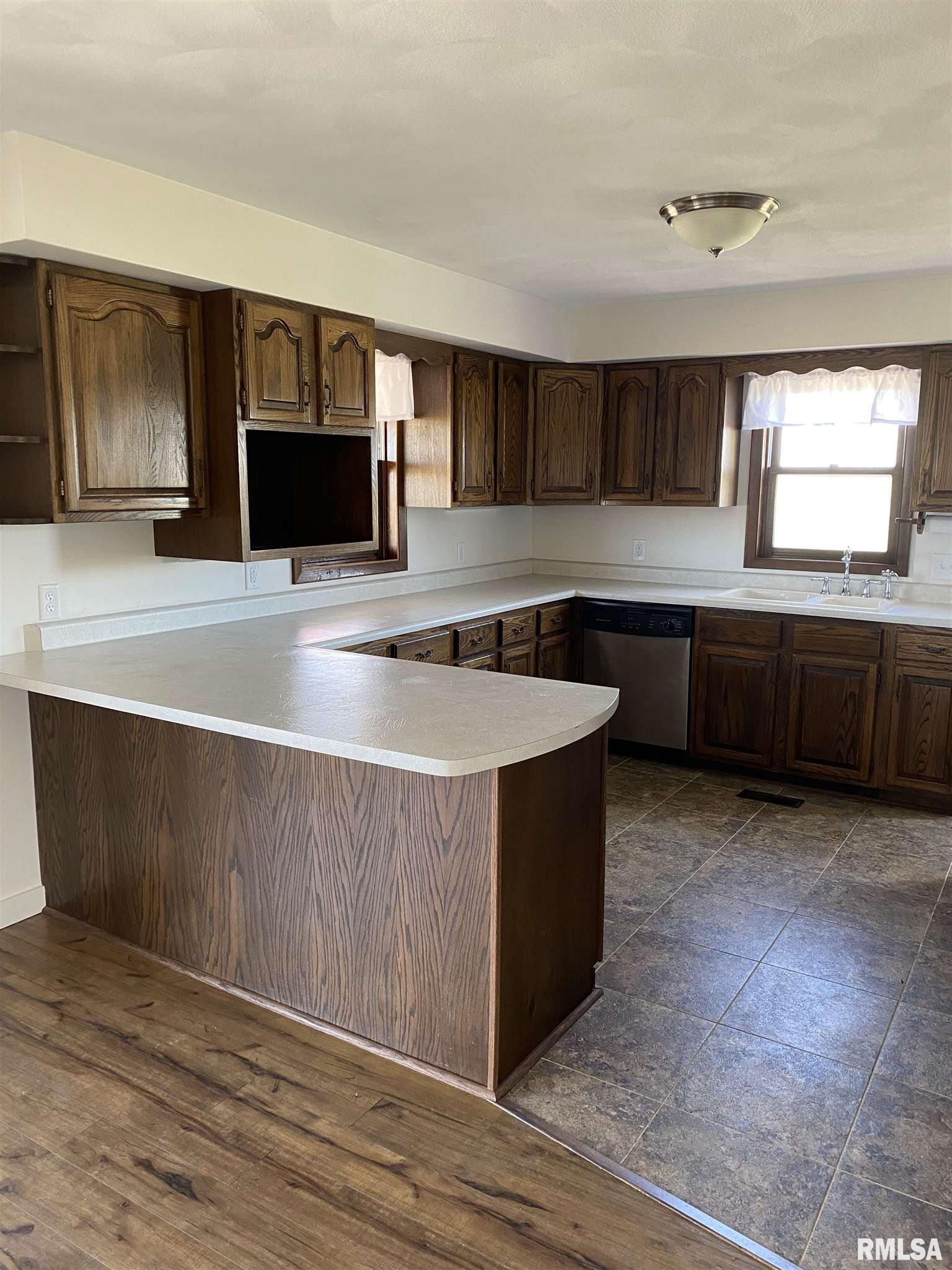 924 Banta Road Lowpoint, IL 61545 - Photo 6 of 30