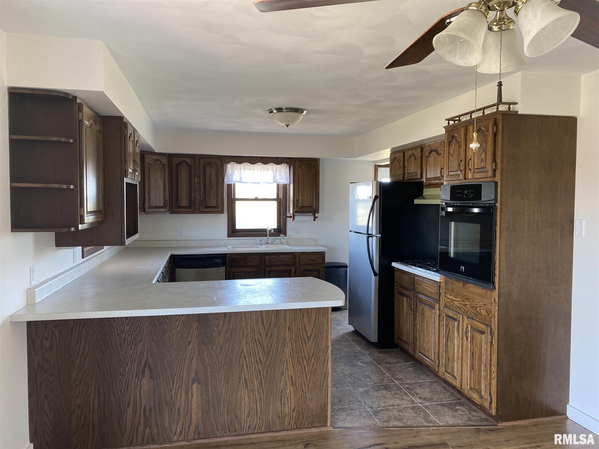 924 Banta Road Lowpoint, IL 61545 - Photo 7 of 30