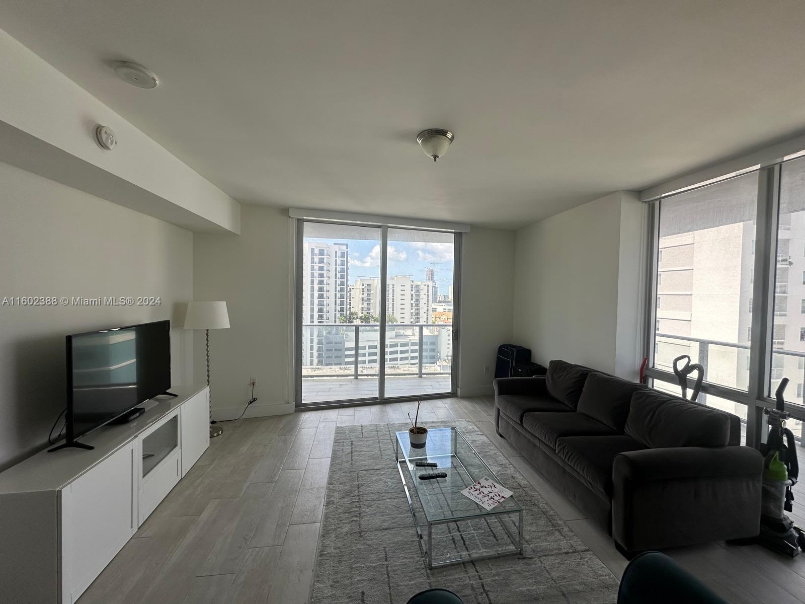 1010 Southwest 2nd Avenue, Unit 1409 Miami, FL 33130 - Photo 4 of 35