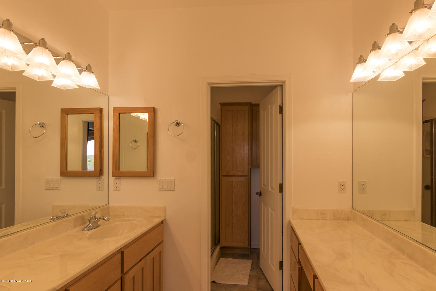 7600 Dillon Wash Road Prescott, AZ 86305 - Photo 21 of 35 a bathroom with a tub sink and mirror