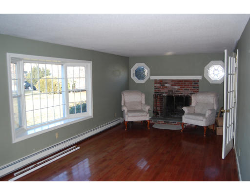 7 Dinahs Way Wareham, MA 02571 - Photo 2 of 9 Gallery Image 2