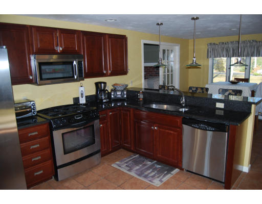 7 Dinahs Way Wareham, MA 02571 - Photo 3 of 9 Gallery Image 3