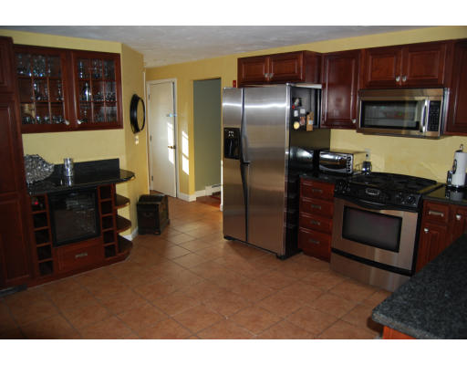 7 Dinahs Way Wareham, MA 02571 - Photo 4 of 9 Gallery Image 4