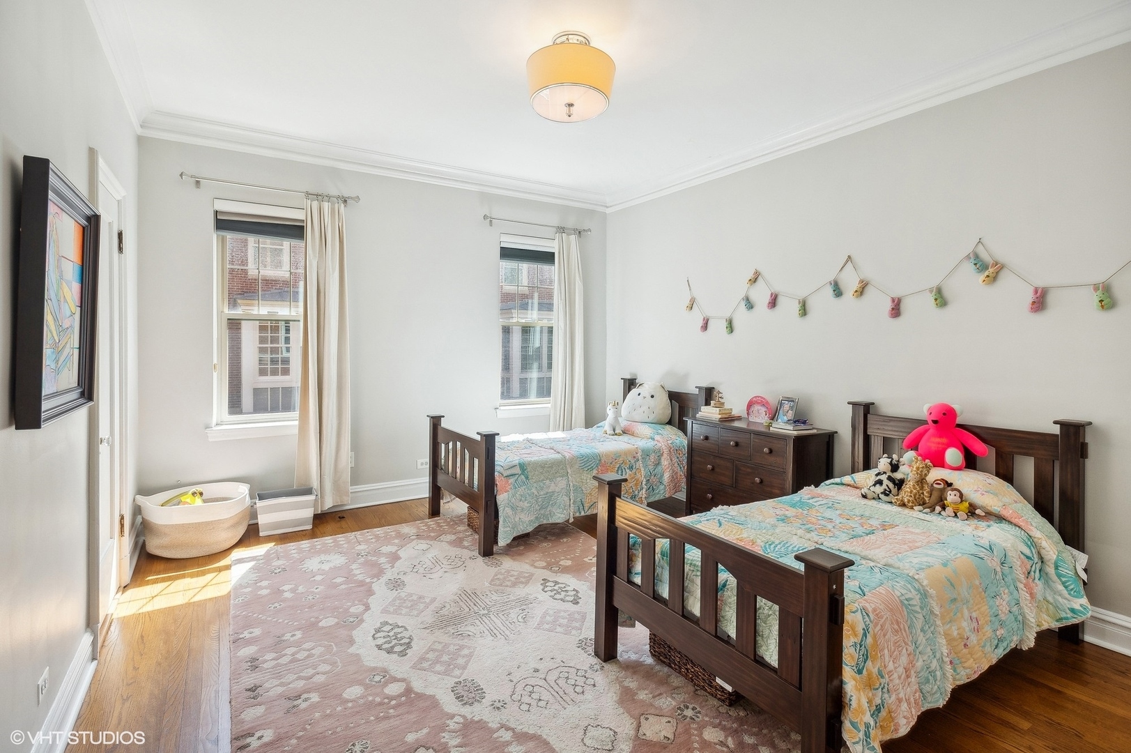 655 West Junior Terrace, Unit 1 Chicago, IL 60613 - Photo 17 of 24 a bedroom with a bed and a window