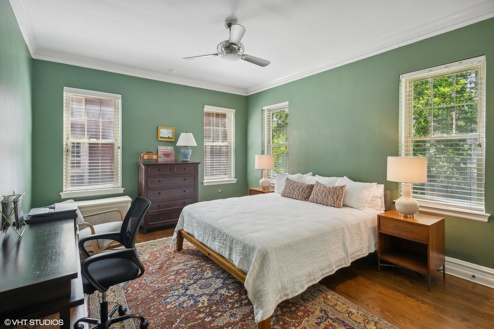 655 West Junior Terrace, Unit 1 Chicago, IL 60613 - Photo 19 of 24 a bedroom with a bed and wooden floor