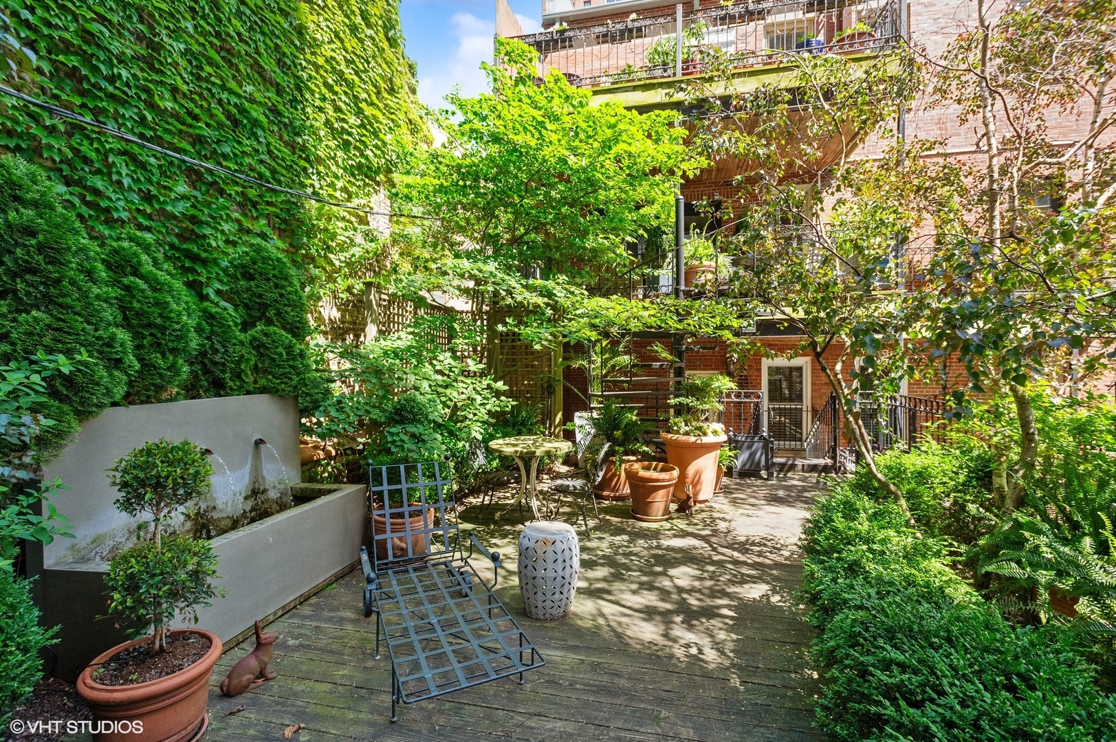 655 West Junior Terrace, Unit 1 Chicago, IL 60613 - Photo 23 of 24 a view of a patio with table and chairs and potted plants