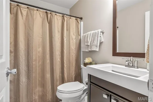 $395,000 | 6 Kelso Drive, St. Charles, MO 63301