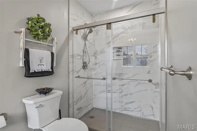 $395,000 | 6 Kelso Drive, St. Charles, MO 63301